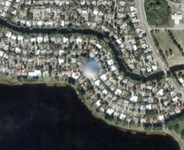 Ufo ber Palm Beach? (Google Maps)